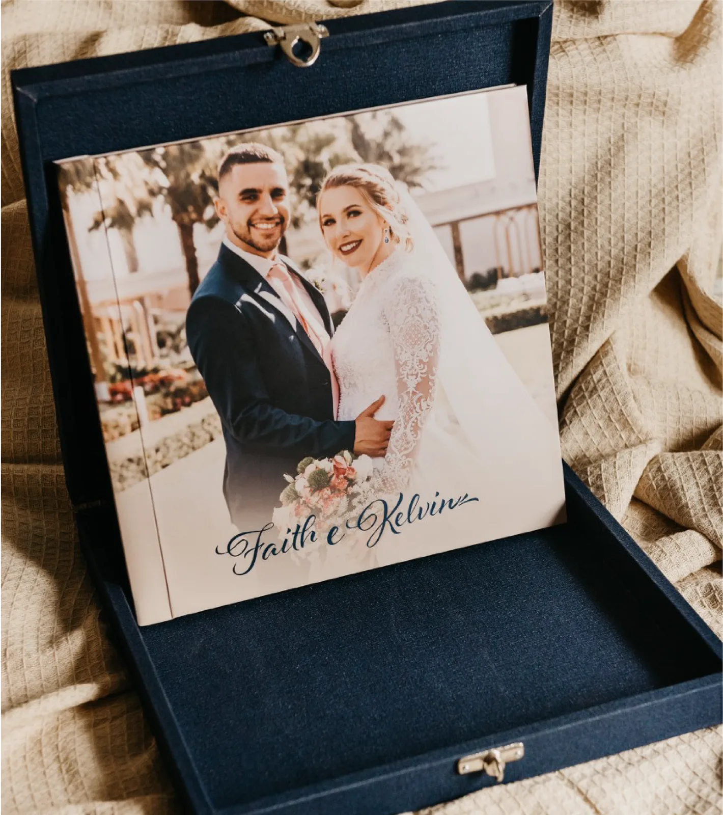 Slim Book de casamento com capa fotográfica e box artesanal